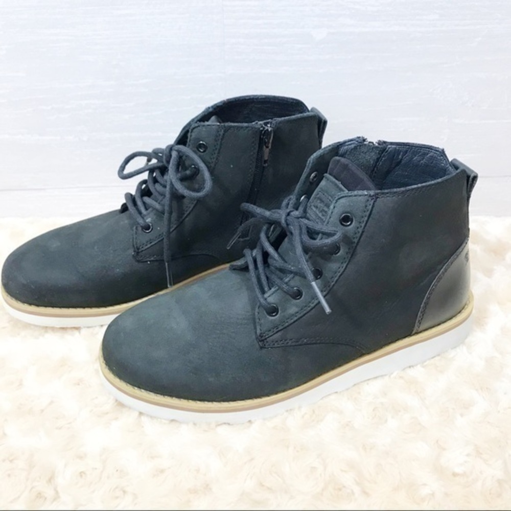 Clae unisex Black ankle boot Size 7 men, 8 women